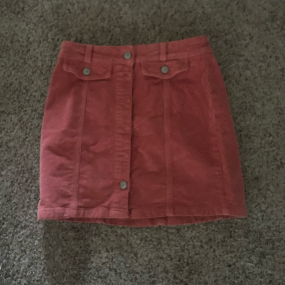 kohls so 9/29w red jean skirt